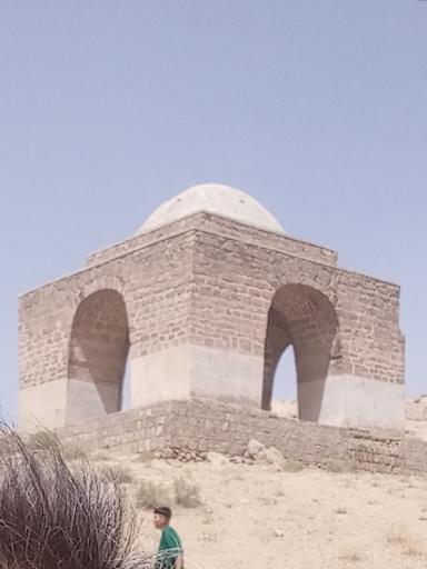 عکس چارتاقی زیگورات (آتشکده نیاسر)