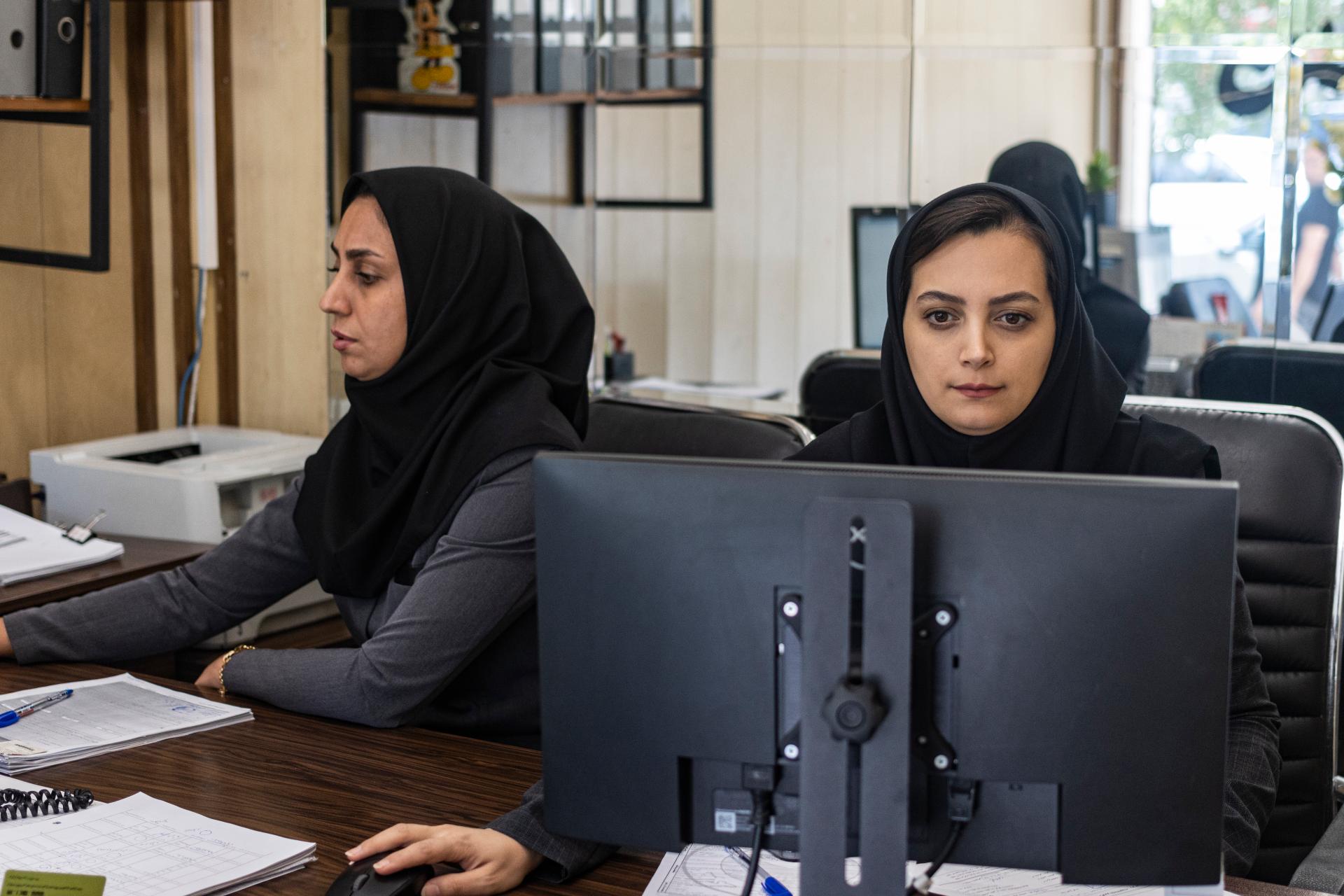 عکس بیمه ایران نمایندگی طراحیان و دانشور