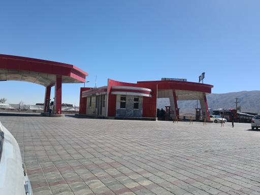 عکس پمپ بنزین و استراحتگاه بین راهی