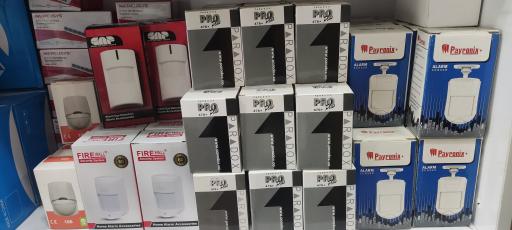 عکس کالای برق و دوربین اصغرنیا