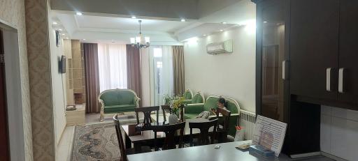 عکس زائر سرای  شهید هاشمی نژاد
