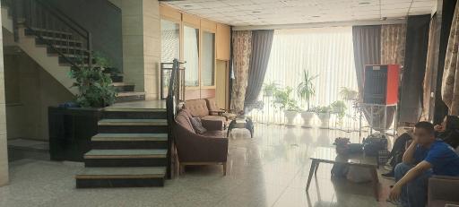 عکس زائر سرای  شهید هاشمی نژاد