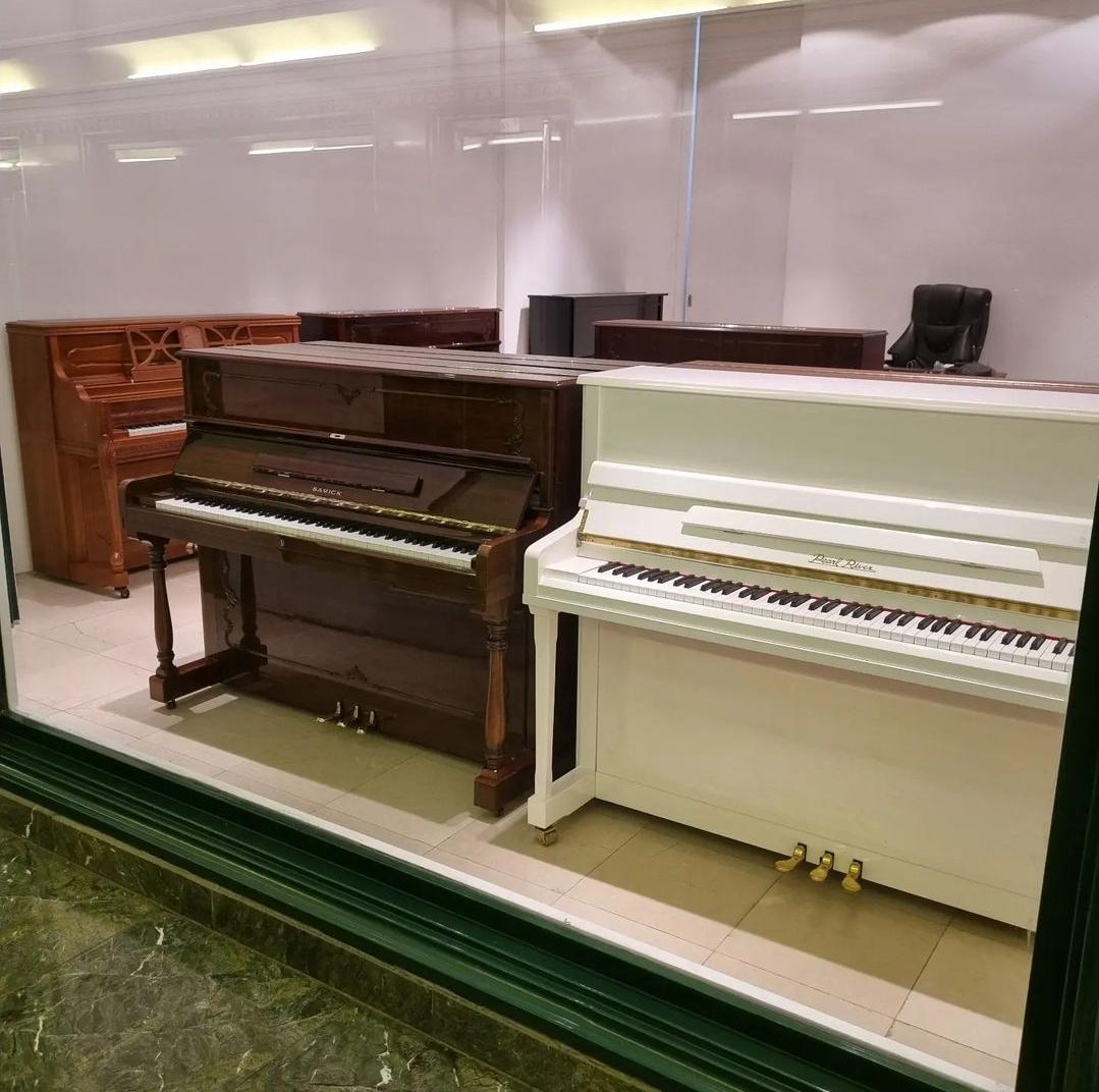 عکس گالری پیانو آبنوس