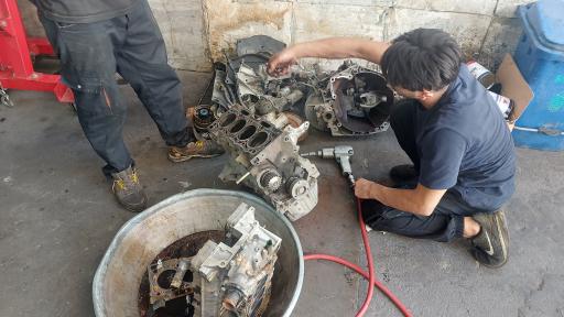 عکس تعمیرگاه و گیربکس اتومات کلاسیک