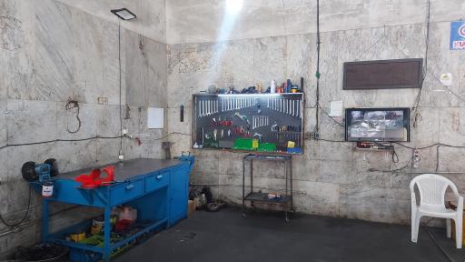 عکس تعمیرگاه و گیربکس اتومات کلاسیک