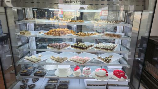 عکس قنادی مومن