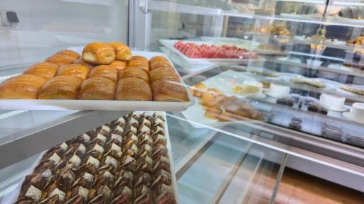 عکس قنادی مومن