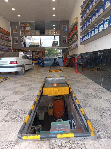 عکس تعویض روغن مصطفی