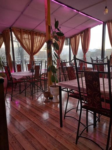 عکس کافه و سفره خانه بابا مهدی