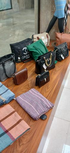 عکس مرکز خرید اردیبهشت