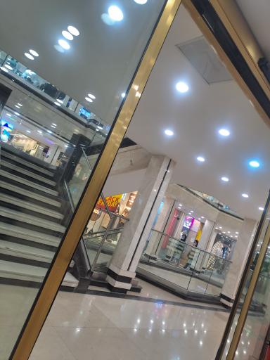 عکس مرکز تجاری گلشهر کرج