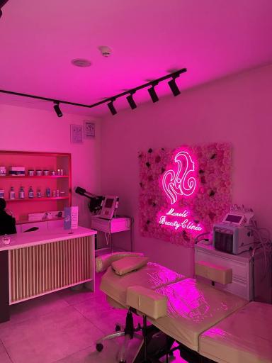 عکس کلینیک زیبایی مانلی