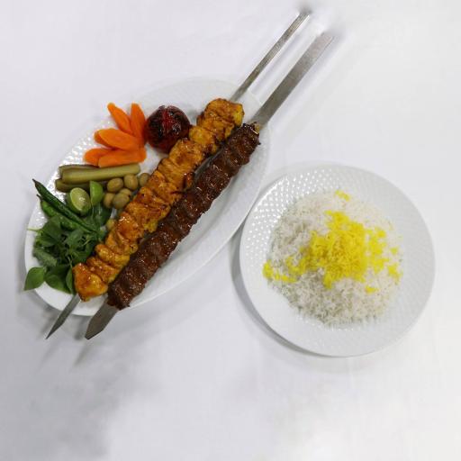 عکس تهیه غذای ژوان