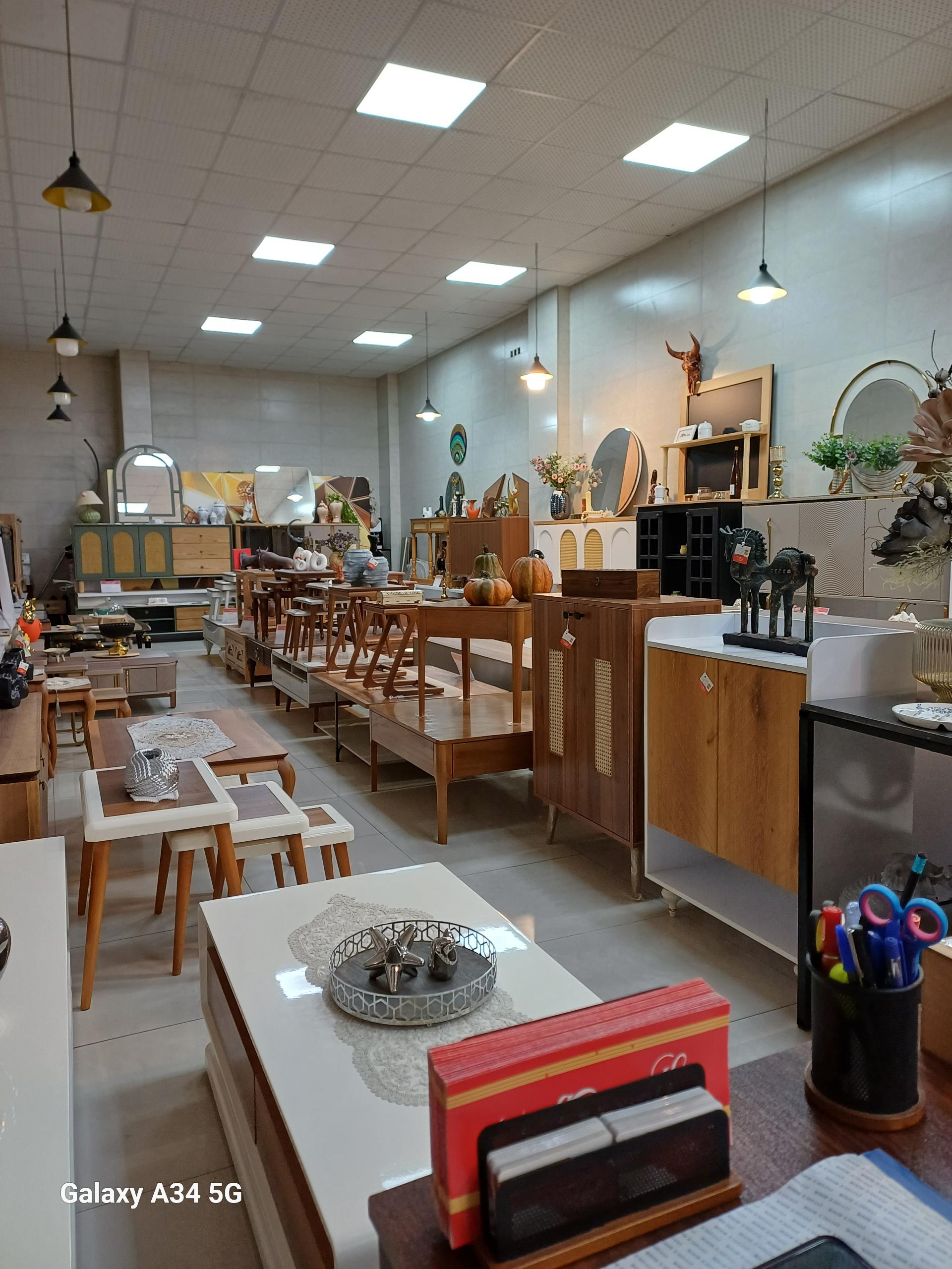 عکس فروشگاه لاوین چوب