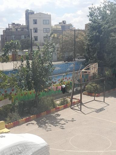 عکس دبستان دولتی دخترانه سمیه