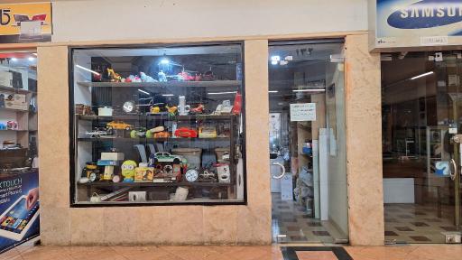 عکس تعمیر انواع لوازم خانگی و اسباب‌بازی های کنترل دار