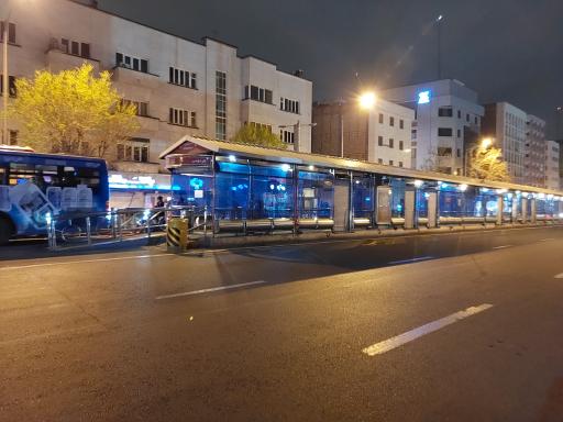 عکس ایستگاه اتوبوس میدان فردوسی