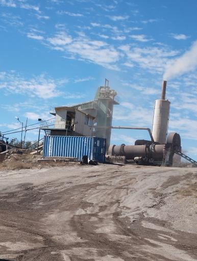 عکس کارخانه آسفالت سازی شهرداری اهر 