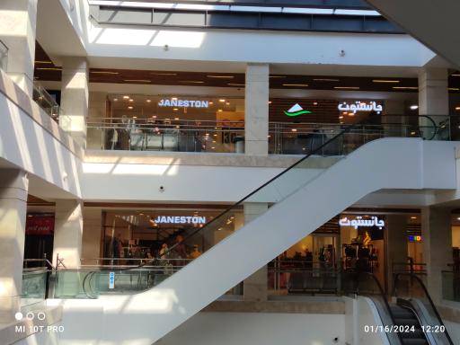 عکس فروشگاه پوشاک جانستون