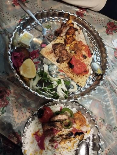 عکس باغ رستوران خوش نشین