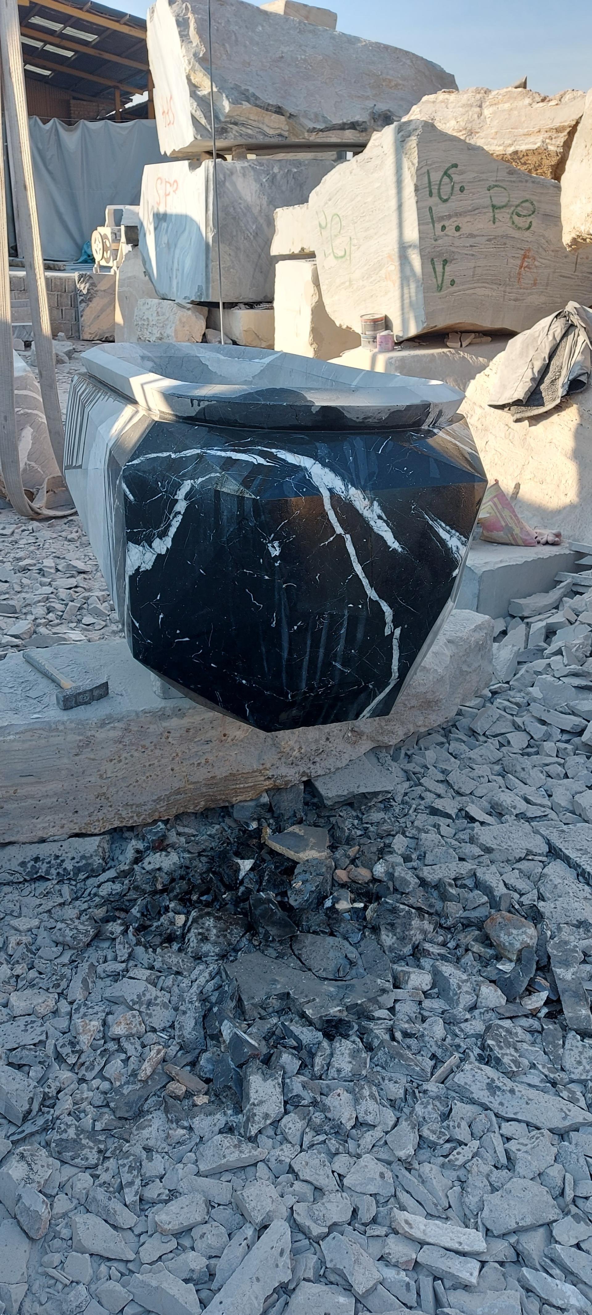 عکس سنگ آنتیک آپادانا