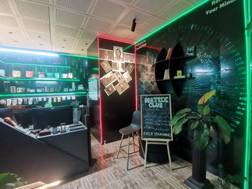 عکس محصولات فرهنگی ماتریکس