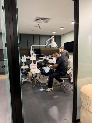 عکس دکتر امیرعلی ترابی جراح دندانپزشک