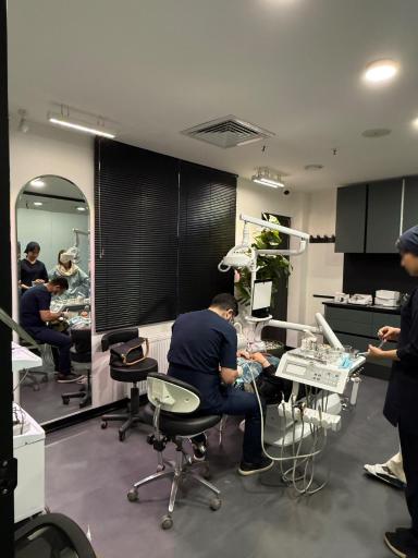 دکتر امیرعلی ترابی جراح دندانپزشک