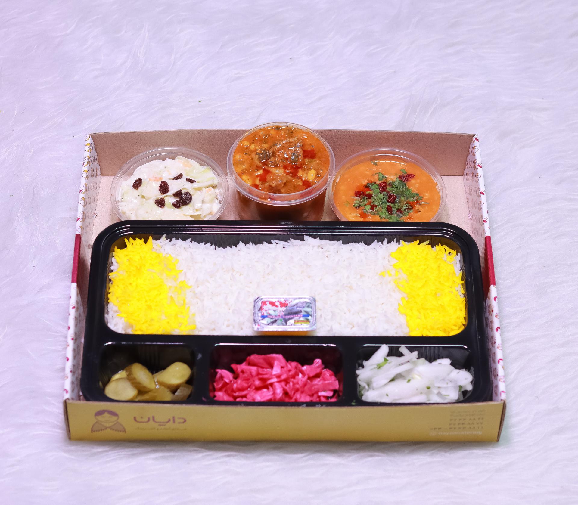 عکس تهیه غذای دایان