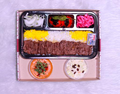 عکس تهیه غذای دایان