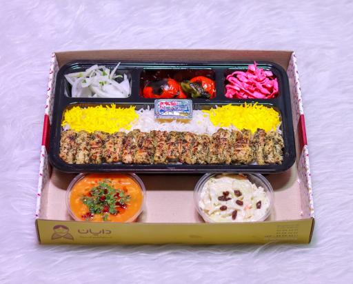 عکس تهیه غذای دایان