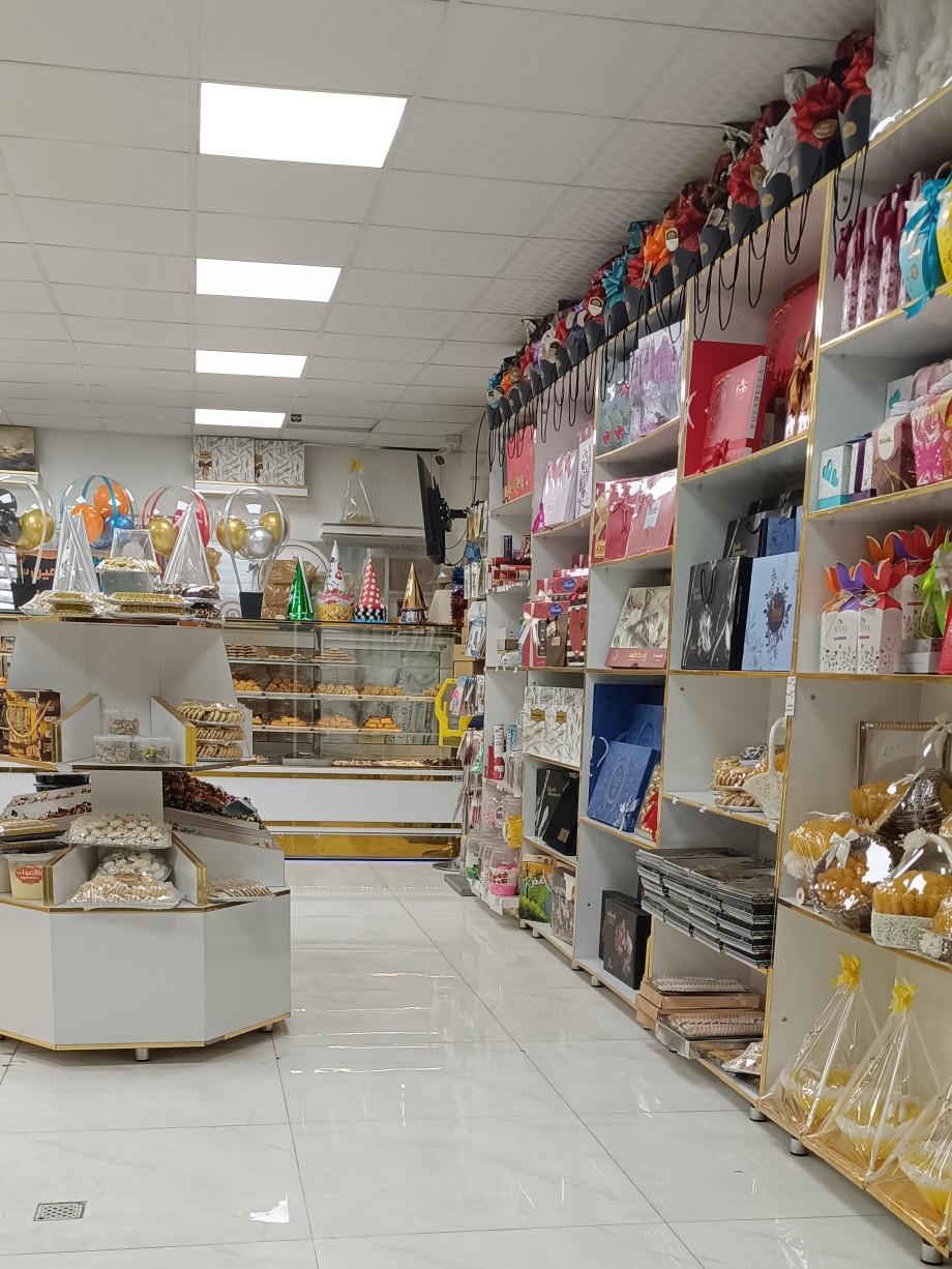 عکس شیرینی سرای لوتوس