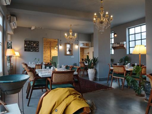 عکس کافه رستوران هفت پنجره