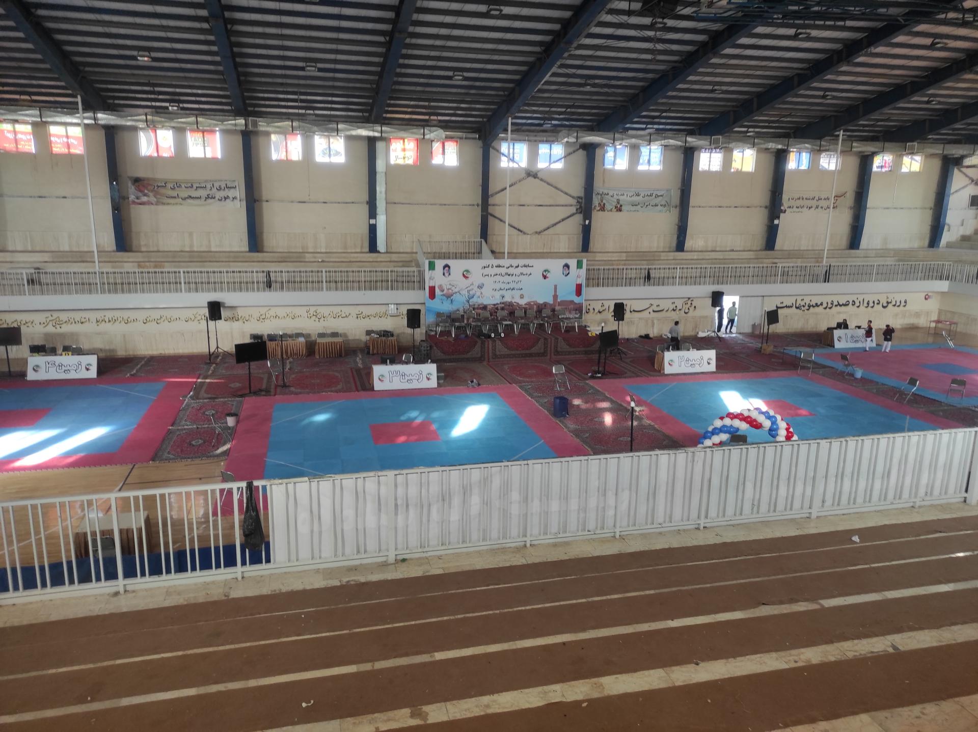 عکس سالن ورزشی ۹ دی