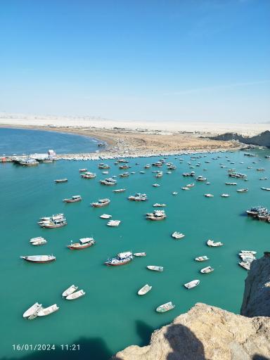 عکس ساحل صخره‌ای بندر بریس