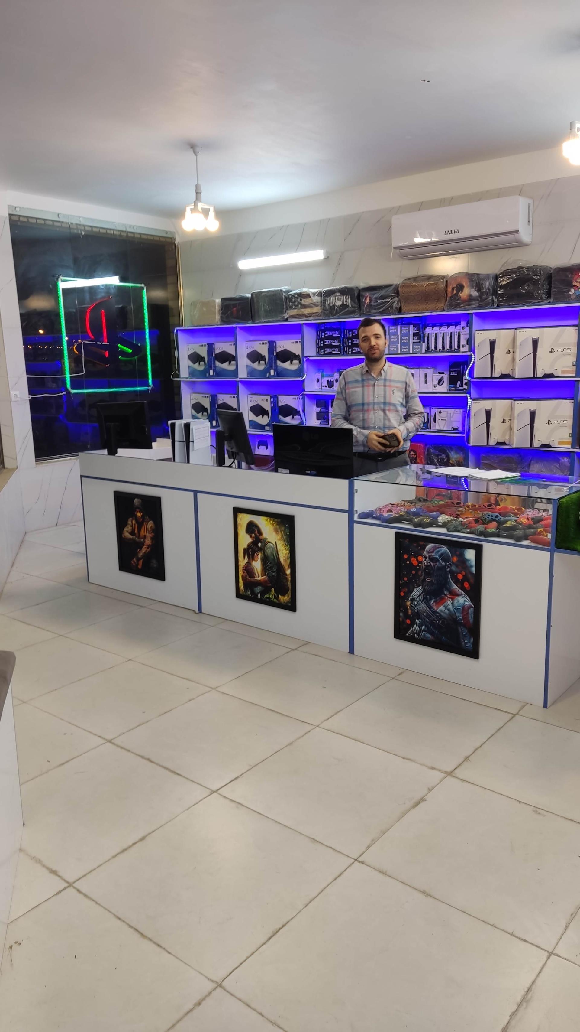 عکس فروشگاه کنسول و گیم 2020