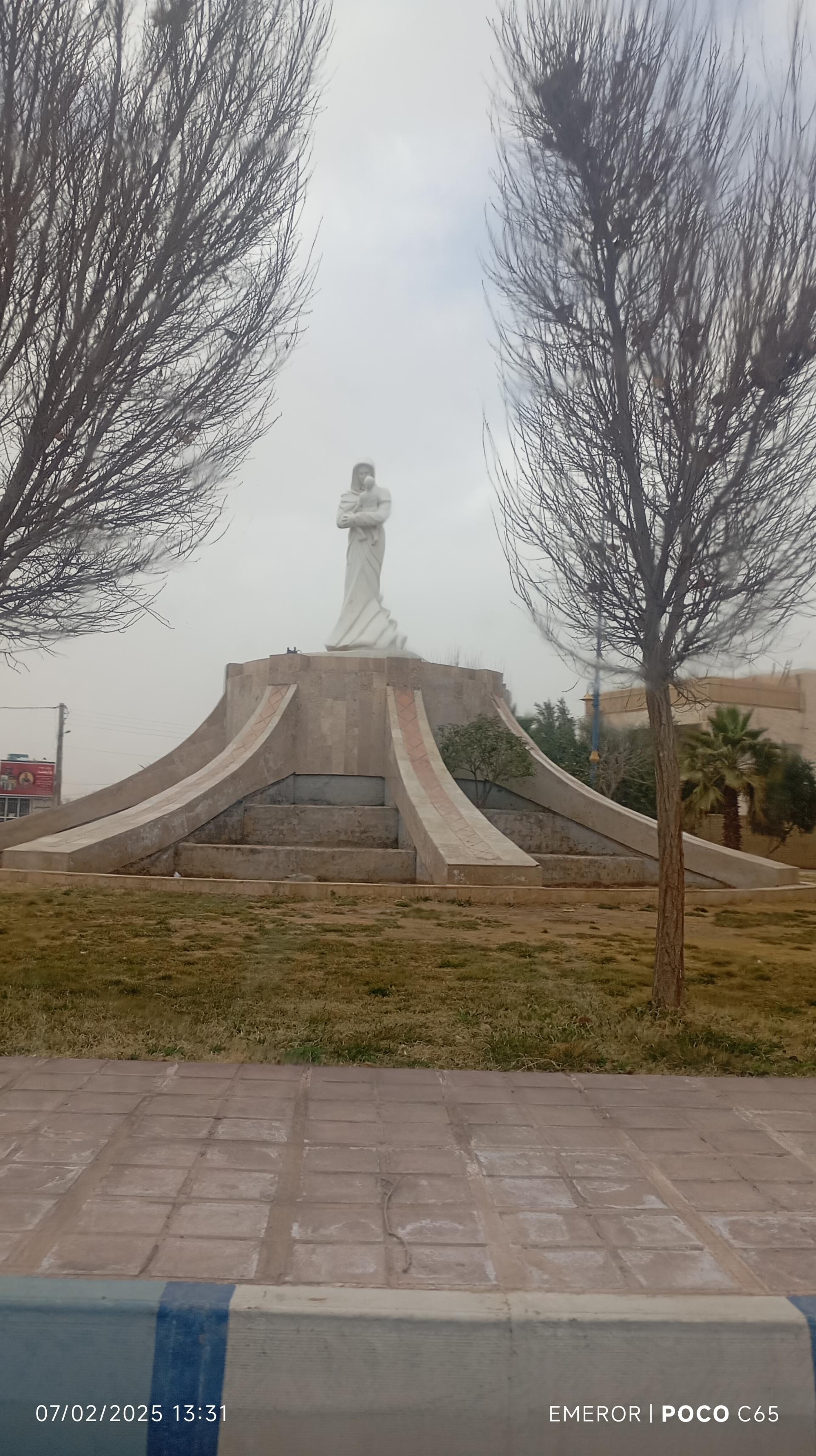 عکس میدان مادر