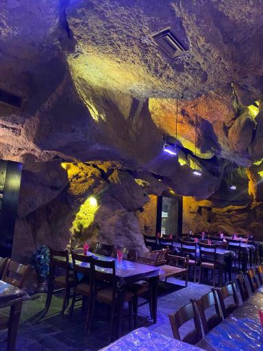 عکس رستوران رویایی آریا شاندیز 