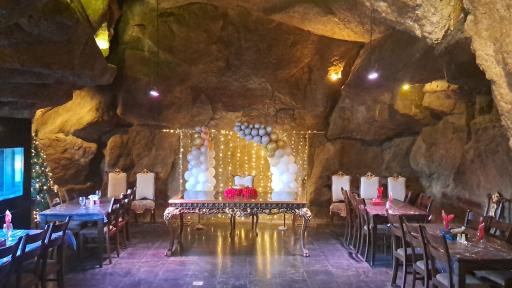 عکس رستوران رویایی آریا شاندیز 