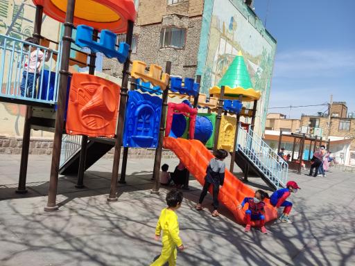 عکس زمین بازی بوستان وفا