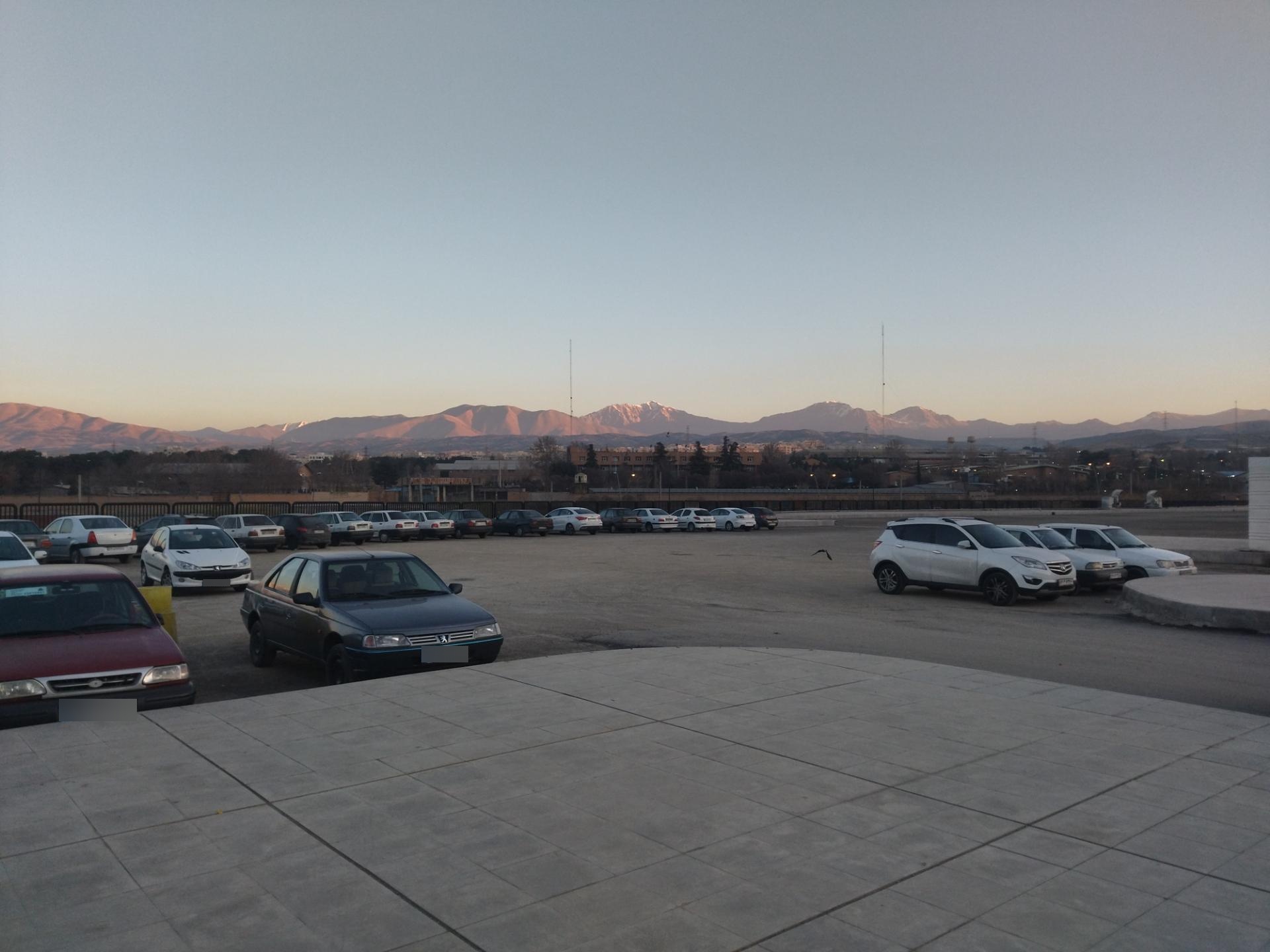 عکس پارکینگ ترمینال شرق