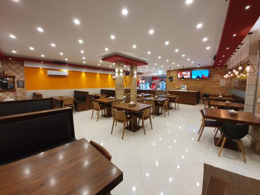 عکس فست کژوال زرین