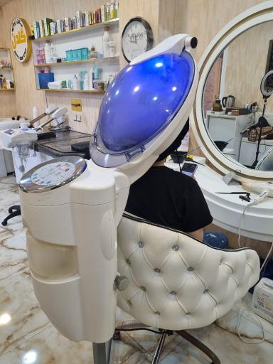 عکس سالن زیبایی گلدن 