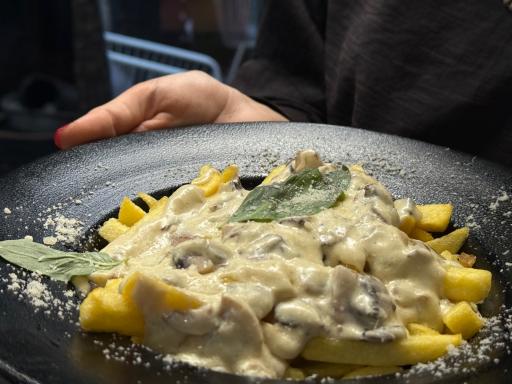 عکس کافه رستوران لئو