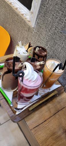 عکس کافه بستنی ویتامینه