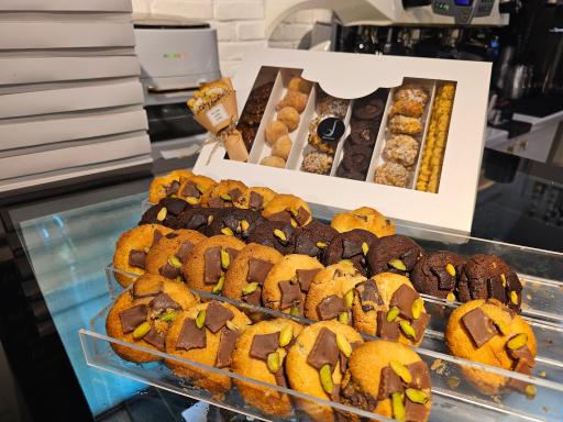 عکس بوتیک شیرینی ژوسه