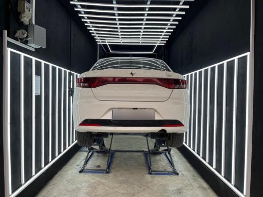 عکس کارشناسی و تشخیص رنگ خودرو کارنیک