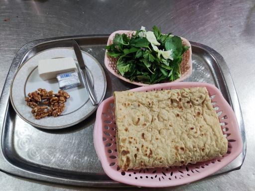 عکس صبحانه سرای دیوار بلند 