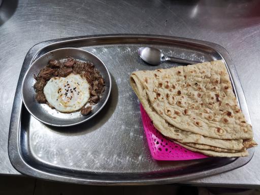 عکس صبحانه سرای دیوار بلند 