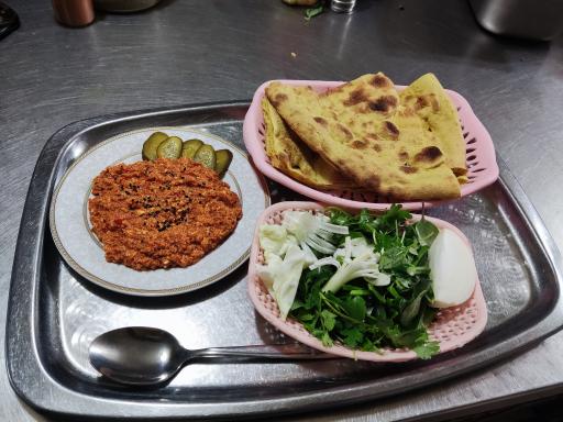 عکس صبحانه سرای دیوار بلند 